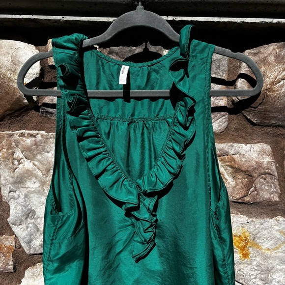 Old Navy Silk Tank Top Sz Large Ruffled V Neck Boho Minimalist Dainty Green - Picture 2 of 8